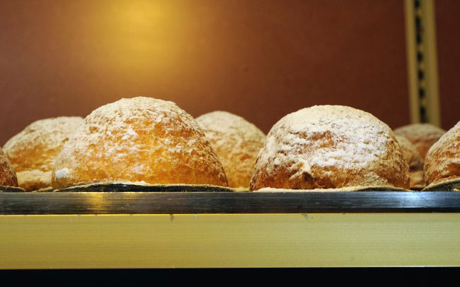 Ambachtelijke Bakkerij Demedts Essen Worstenbrood en Appelbollen